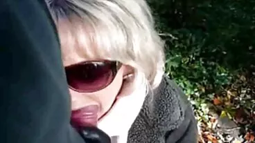 මාළු දැල් ඇබෙලා ඩේන්ජර් හි ලස්සන බෝනික්කා යහන මත හොඳින් කෙලවා ඇත