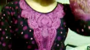 පච්ච කොටාගත් සියලුම ස්වාභාවික බිස්ට් බබෙක් Zoey ඔහුගේ දිගු ඩික් එකට ආදරෙයි