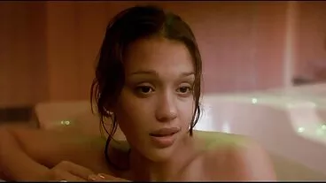 Lusty brunette hottie Yvette දිගු ඩික් එකකින් ඇණ ගසා ඇත