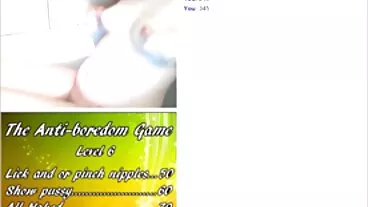 සිත් ඇදගන්නාසුළු නිරූපිකාවක් වන Sally D'Angelo විශාල වීනර් විසින් විනිවිද ගියේය