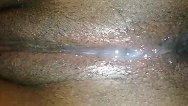 පුදුමාකාර හුදකලා බෝනික්කා La Sirena ඇගේ තද පුකේ තුළ විශාල සෙල්ලම් බඩුවක් තල්ලු කරයි