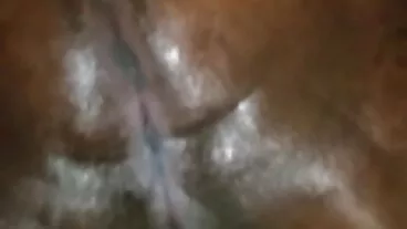 ලස්සන brunette මැන්ඩි මියුස් කව්ගර්ල් ඉරියව්වෙන් ඇනලි ෆක් කළා