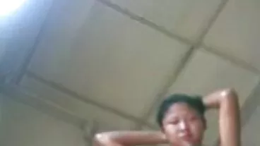 ලස්සන බූරුවෙක් LaSirena69 සමග ලොකු ටයිට් බිරිඳ විශාල බෝනර් මත ගමන් කරයි