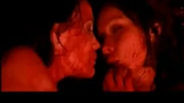 Lusty brunette Brooke Beretta දණහිස් මත දිගු ඩික් උරමින් සිටී