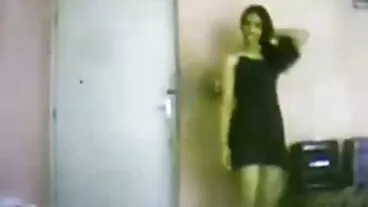 උණුසුම් brunette රූපලාවන්ය Megan Venturi සමග කාපට් මත සෞන්දර්යාත්මක ලිංගිකත්වය