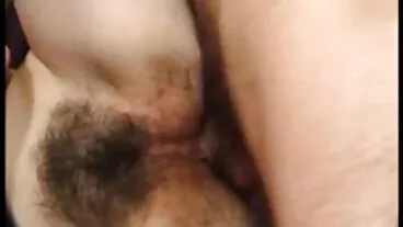 ලස්සන brunette chick Bella Tina එයාගේ පුකේ කෙලවනවා