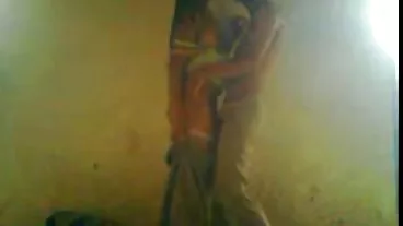 Angelic brunette Ani Black Fox පිටිපස්සෙන් කෙලවෙනවා