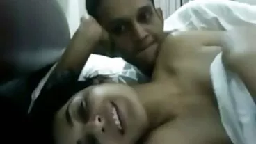 සංවේදී බුස්ටි නිරූපිකාවක් වන බ්ලේක් ඊඩන් ඇගේ ඉරිතැලීමේ මහත පිත්තක් දැනේ